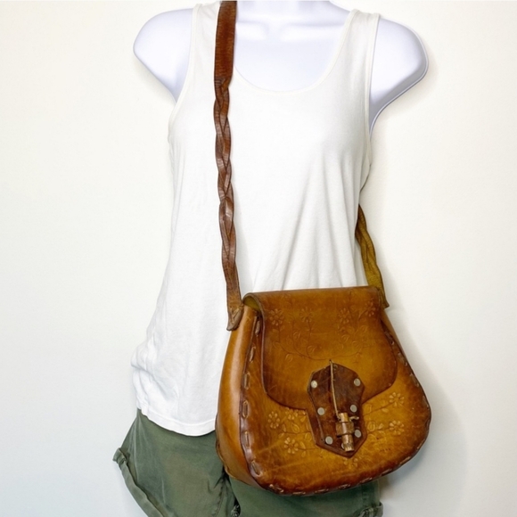 Vintage Woodstock 60's/70's Tooled Leather Toggle Crossbody Bag Boho Festival - Picture 1 of 1